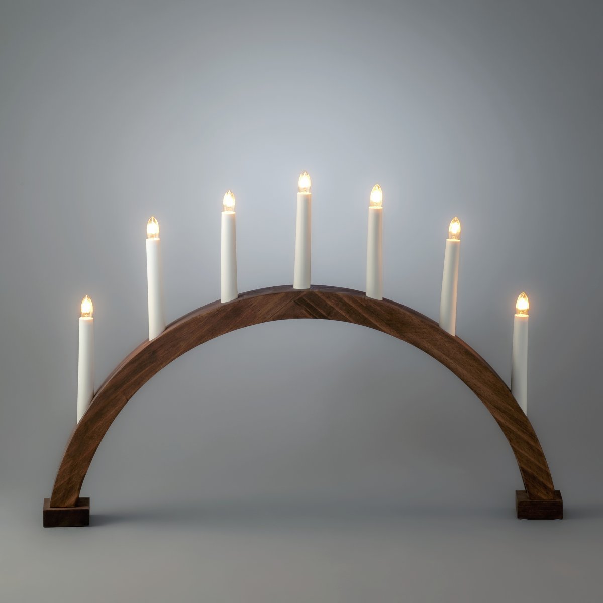 Arch 7 Lights Bruin Van Konstsmide - Wordt geleverd met een snoer van 1,7 meter, een aan/uit-schakelaar en een stekker.