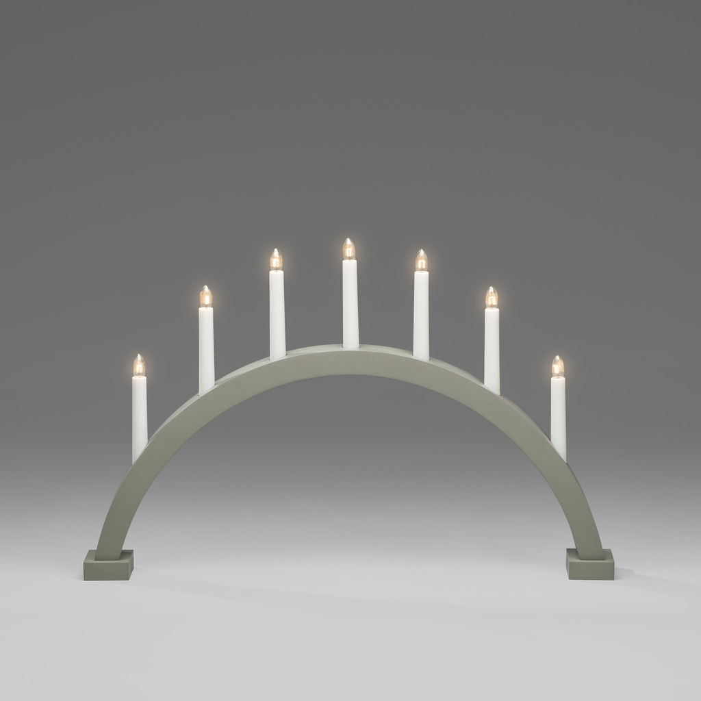 Arch 7 Lights Mat Grijs/Groen Van Konstsmide - Uitgerust met lichtbronnen die een aangenaam licht verspreiden en bijdragen aan een gezellige sfeer tijdens de kerstdagen.