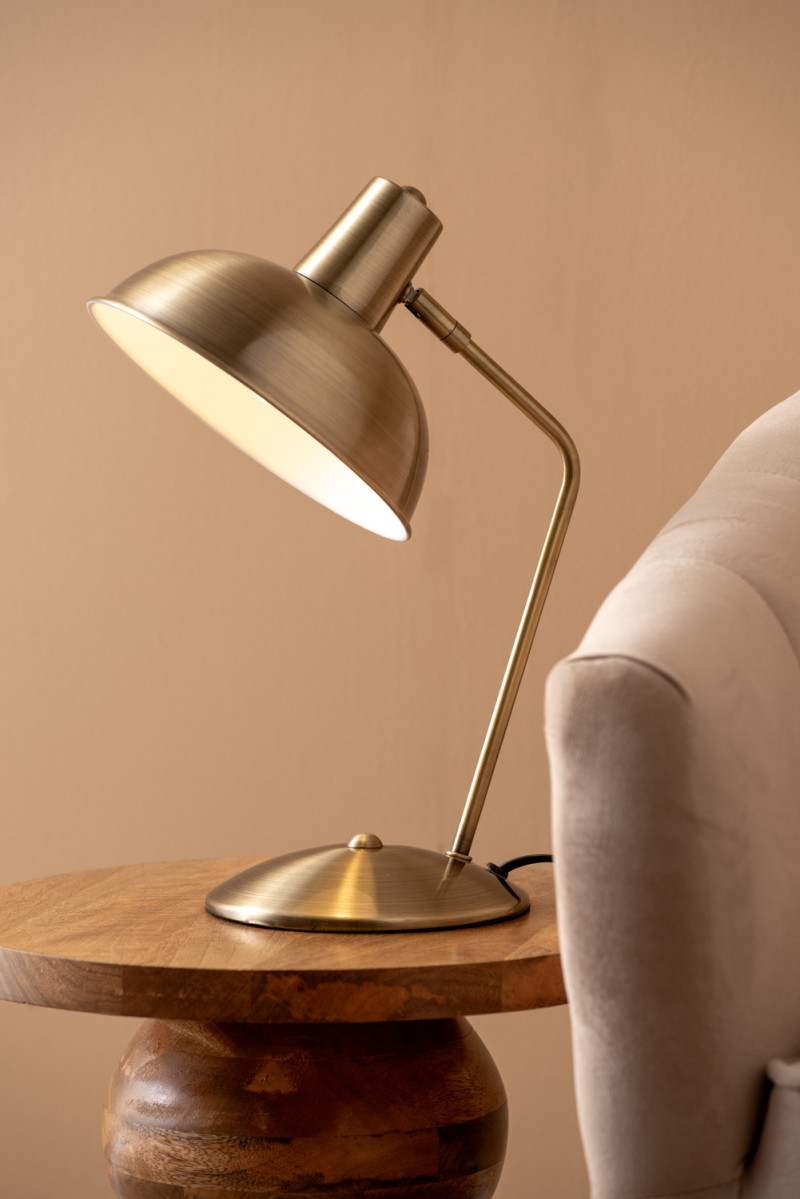 Hood 38cm Antiek messing bureaulamp Van Leitmotiv - De lamp past perfect op een bureau of nachtkastje en is zowel een praktische lichtbron als een stijlvol interieurdetail.