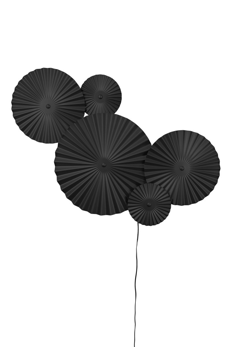 Omega 70cm Zwart wandlamp Van Globen Lighting - Omega is een tweedelige wandlamp met drie onderling verbonden platen met verlichting erachter en twee extra onderling verbonden platen die je overal kunt plaatsen.