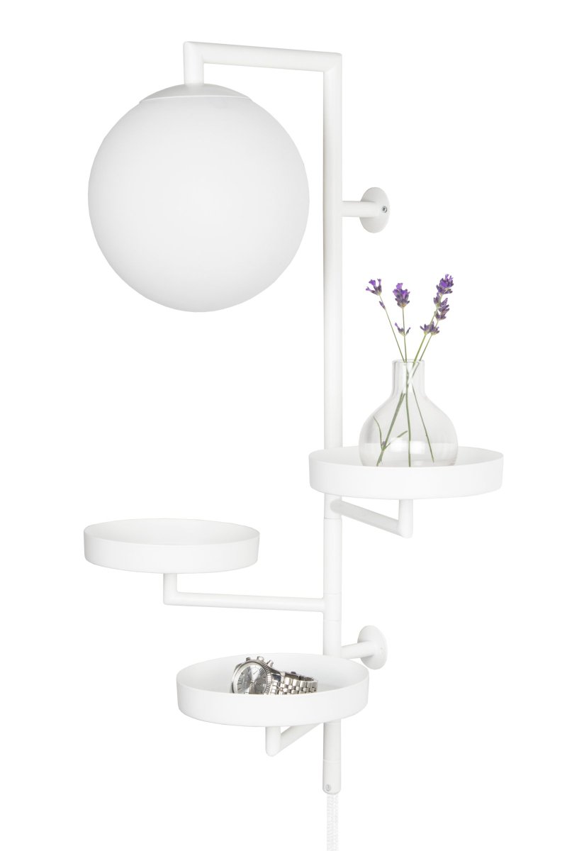 Astoria 62cm Wit wandlamp Van Globen Lighting - Astoria wandlamp - winnaar van Hus &amp; Woonwedstrijd 2016 - Ontworpen door Anna Landerholm voor Globen Lighting.