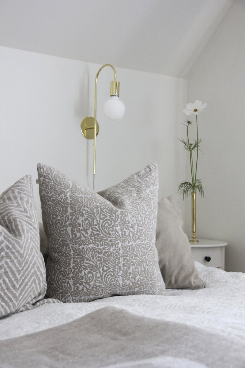 Grace 50cm Messing wandlamp Van Globen Lighting - De Grace wandlamp heeft een zacht gebogen metalen arm met een messing afwerking.