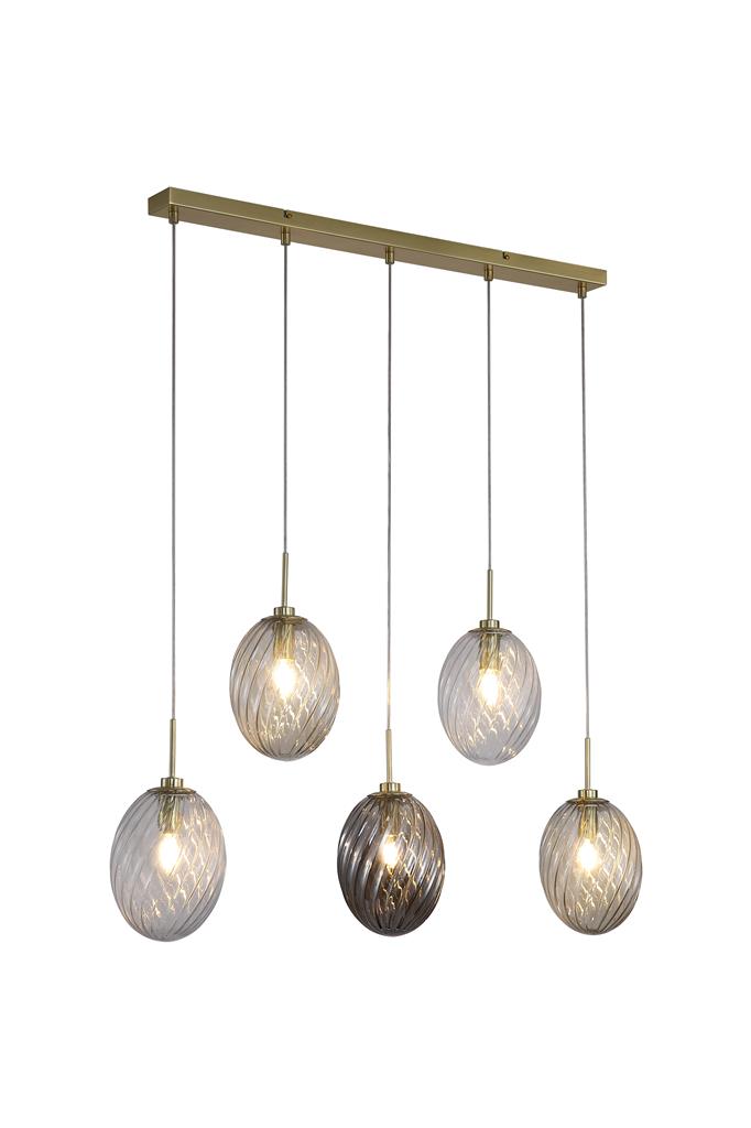 Whirl 92cm Messing hanglamp Van Searchlight - De wervelende ribben in het glas creëren structuur en een levendige lichtverspreiding die de ruimte een zachte en uitnodigende sfeer geeft.