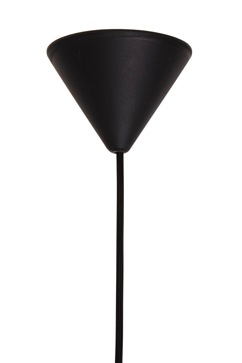 Volang Ø50 Zwart hanglamp Van Globen Lighting - De ruche met zijn golvende en zachte vorm die het harde metaal ontmoet, zorgt voor een interessante uitdrukking.