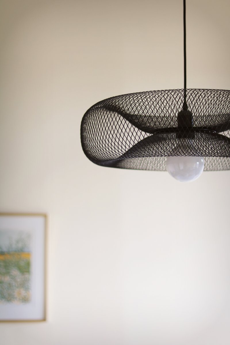 Torus Ø50 Zwart hanglamp Van Globen Lighting - Torus &auml;r en luftig och mjuk pendel tillverkad av galvaniserat svart metalln&auml;t.
