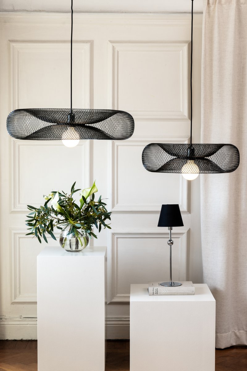 Torus Ø65 Zwart hanglamp Van Globen Lighting - Torus &auml;r en luftig och mjuk pendel tillverkad av galvaniserat svart metalln&auml;t.