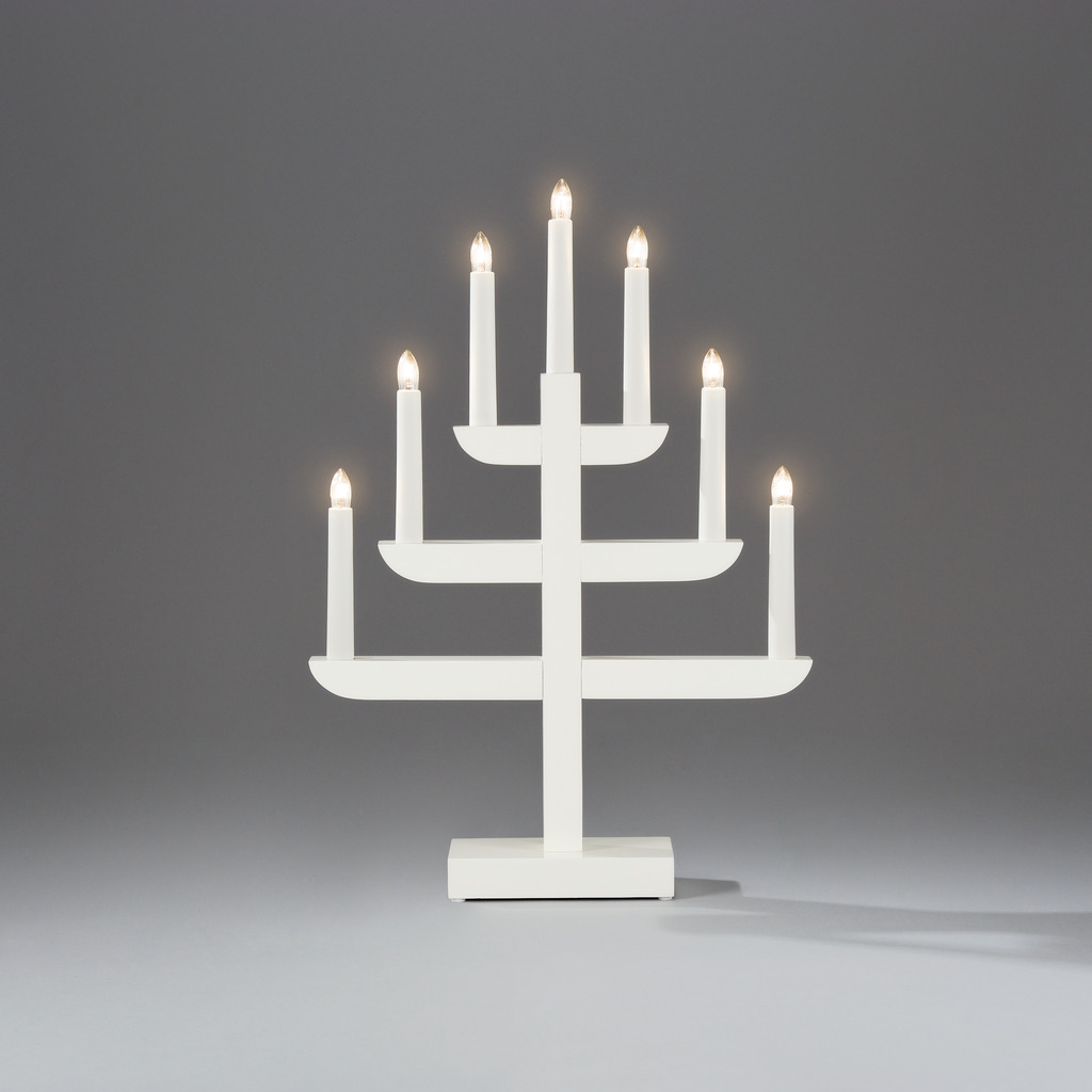 Candelabra 7 Lights Wit Van Konstsmide - Wordt geleverd met een 1,7 m lang wit snoer, aan/uit-schakelaar en stekker.