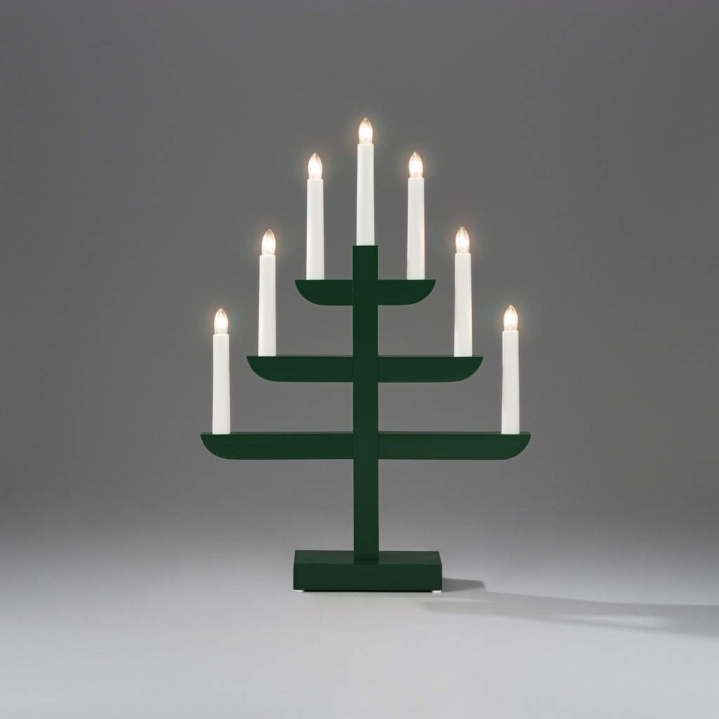 Candelabra 7 Lights Donkergroen Van Konstsmide - Wordt geleverd met een 1,7 m lang wit snoer, aan/uit-schakelaar en stekker.