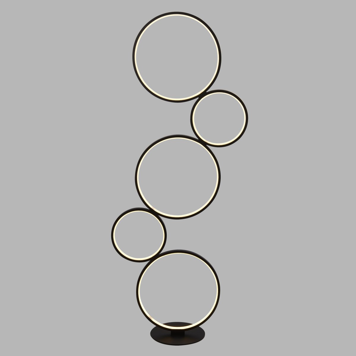 Cirque Zwart vloerlamp Van Searchlight - De minimalistische metalen voet accentueert het artistieke uiterlijk van de lamp, waardoor deze een perfect accent is voor woonkamers, kantoren of creatieve ruimtes.