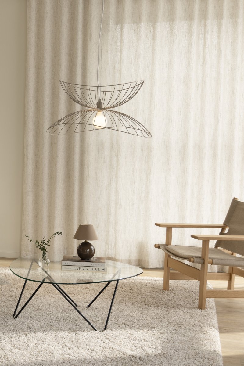 Ray Ø70 Beige hanglamp Van Globen Lighting - De twee lampenkappen kunnen op verschillende manieren worden geplaatst: boven elkaar of in elkaar gemonteerd voor een lagere hanglamp.