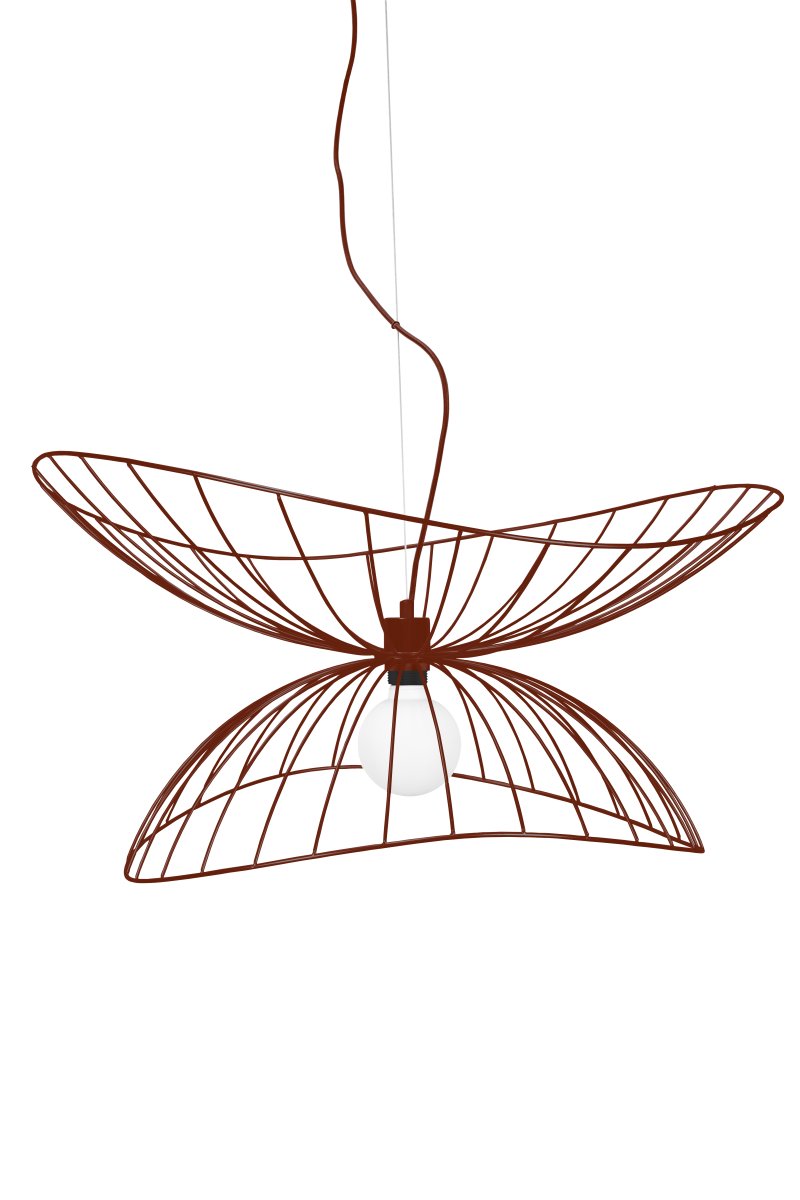 Ray Ø70 Bourgondië hanglamp Van Globen Lighting - De twee lampenkappen kunnen op verschillende manieren worden geplaatst: boven elkaar of in elkaar gemonteerd voor een lagere hanglamp.