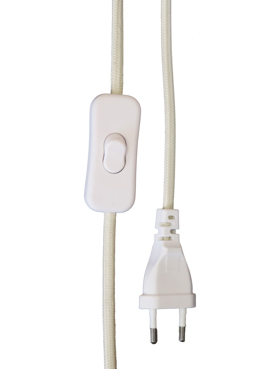 Lyon 32cm Bruin tafellamp Van PR Home - De geribbelde keramische voet in een warme bruine tint geeft de lamp een tijdloze en romantische uitstraling, terwijl de gedempte kleuren elegantie en diepte toevoegen zonder de ruimte te overheersen.