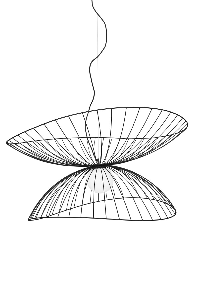 Ray Ø115 Zwart hanglamp Van Globen Lighting - De twee lampenkappen kunnen op verschillende manieren worden geplaatst: boven elkaar of in elkaar gemonteerd voor een lagere hanglamp.