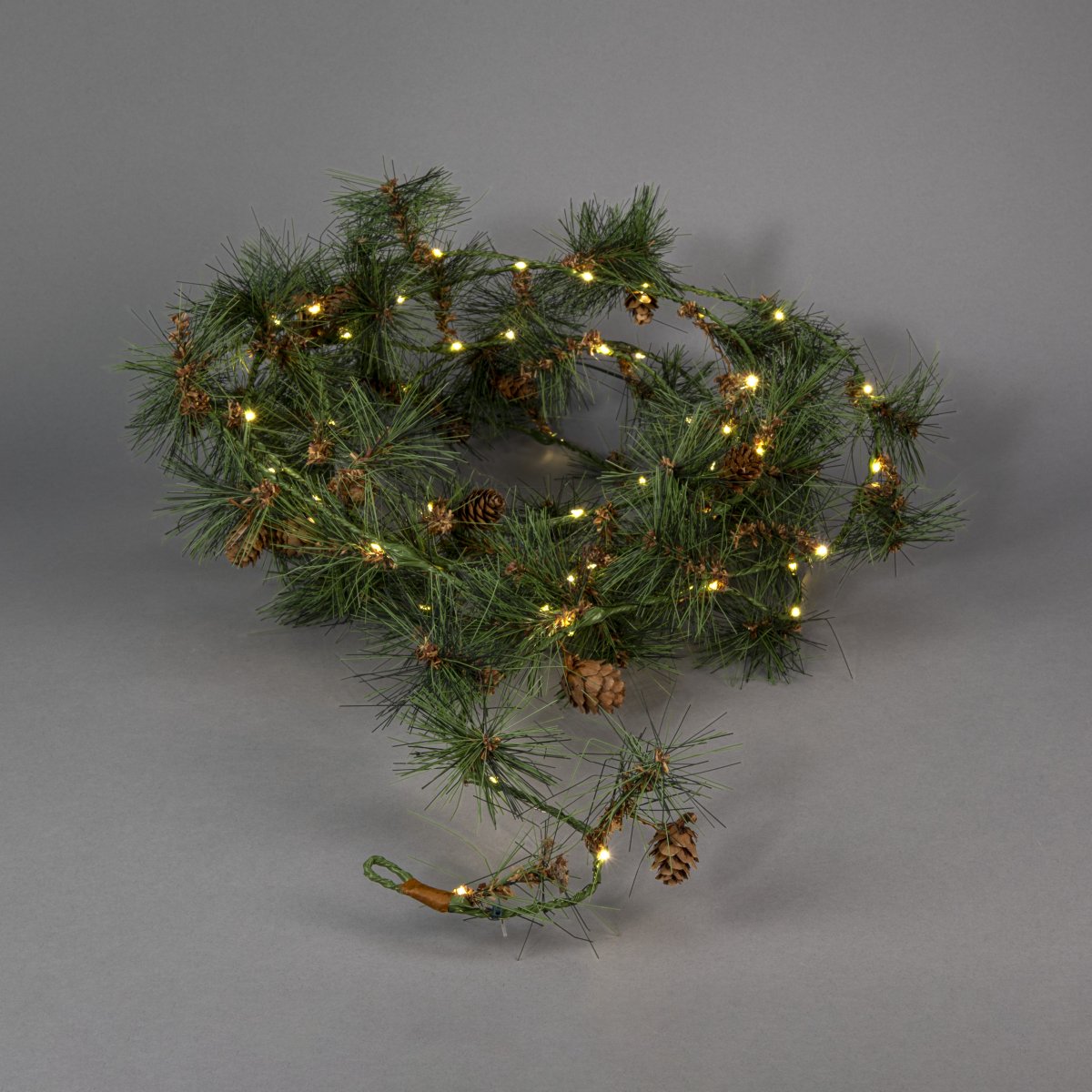 Guirlande 6m Groente Van Konstsmide - De slinger is voorzien van een timerfunctie: 6 uur aan en 18 uur uit, met een herhalend schema.