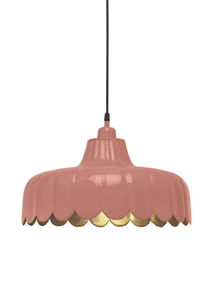 Wells Ø45 Donkerroze hanglamp Van PR Home - De lamp is ge&iuml;nspireerd op een bloem en deze serie is verkrijgbaar in verschillende kleuren en modellen.