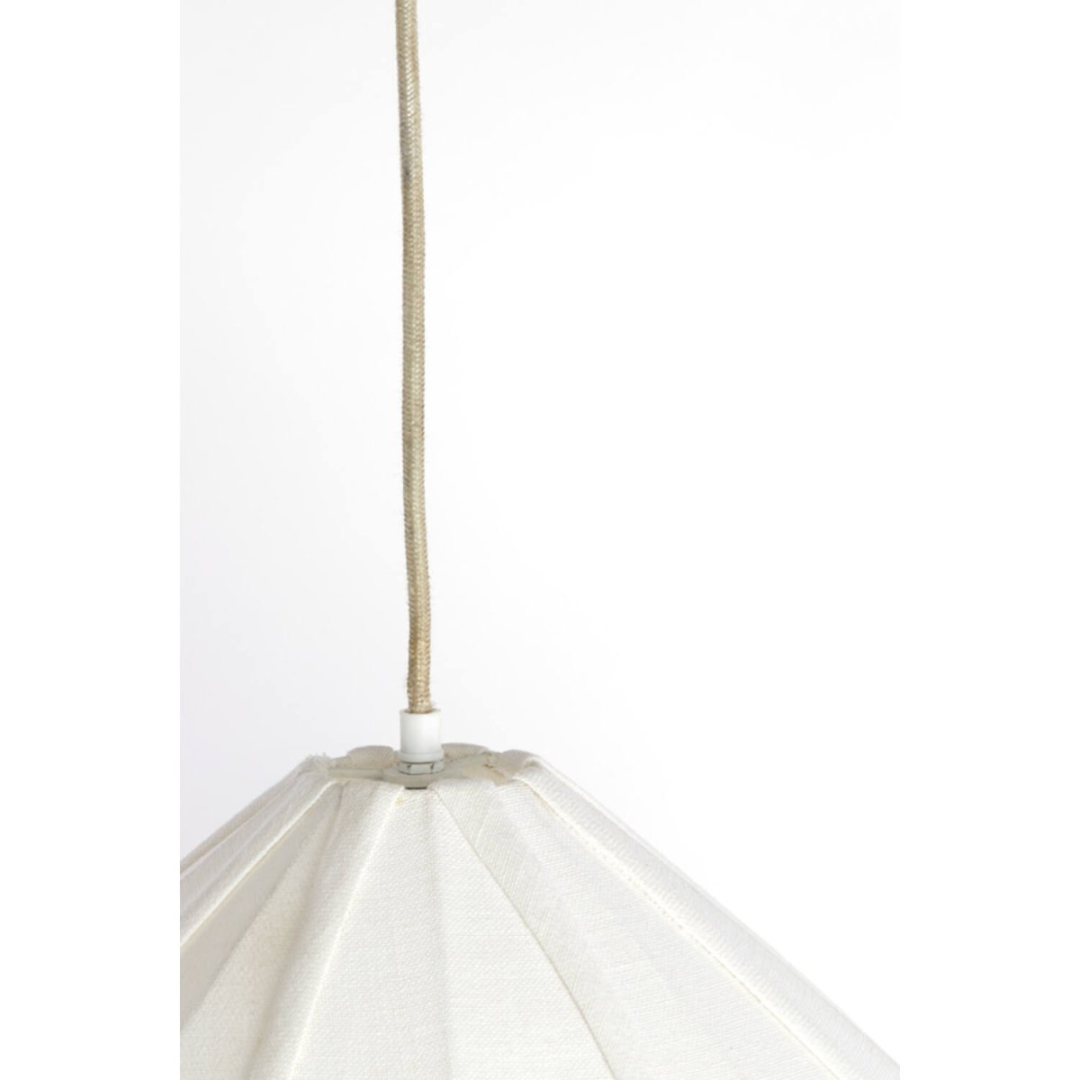 Zubeda Ø50 Crèmewit hanglamp Van Light & Living - Zubeda heeft een zachte en elegante vorm, bekleed met cr&egrave;mekleurige stof die zorgt voor een warme en aangename lichtverspreiding.