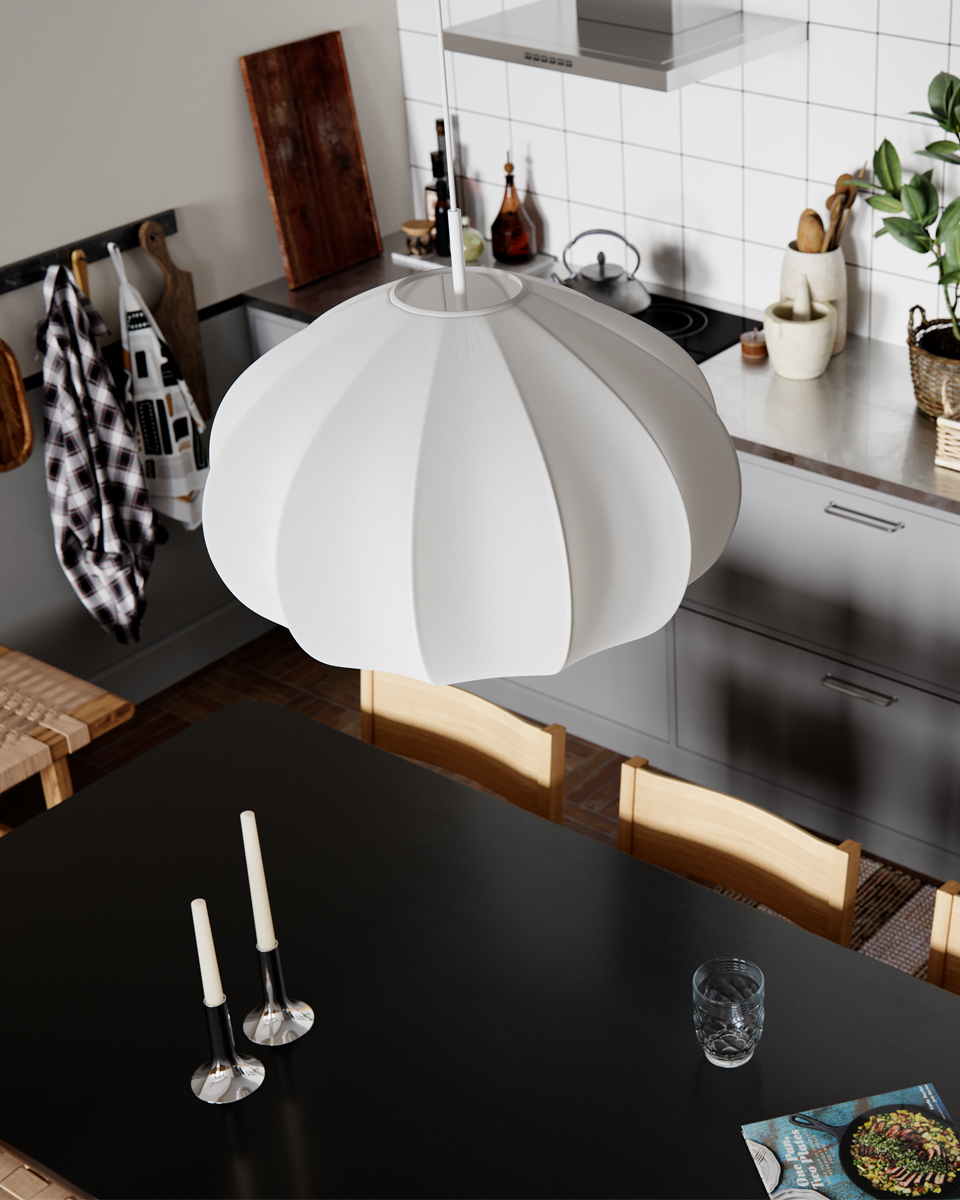 Ebba Ø60 Wit hanglamp Van By Rydéns - Ebba is gemaakt van dunne, witte stof die een vrouwelijke uitstraling geeft en een zacht licht door het delicate materiaal verspreidt.