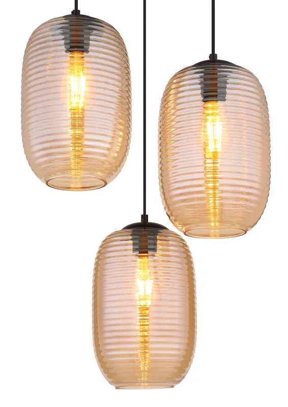 Jefrey Ø47 Amber hanglamp Van Globo Lighting - Denna eleganta taklampa har en rund form och &auml;r utrustad med tre rundade glaskupor i varm b&auml;rnstensf&auml;rg.