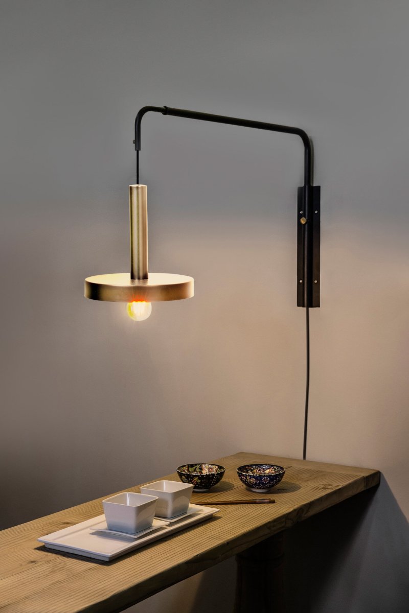Whizz 70cm Goud wandlamp Van Faro Barcelona - Whizz is een designserie van Christoph Friedrich Wagner die moderne esthetiek combineert met exclusieve materiaalkeuzes.