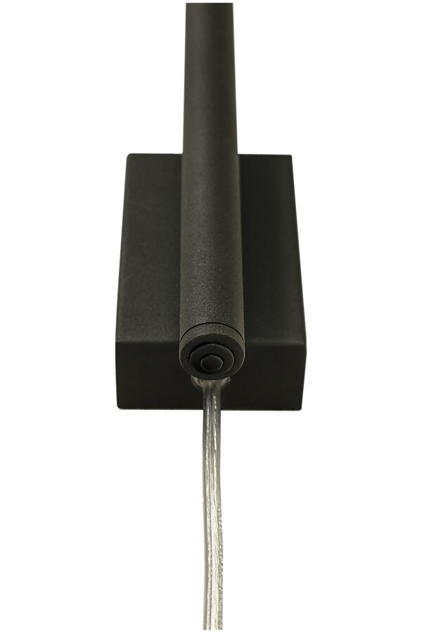 Stecco 65cm Zwart wandlamp Van Aneta Lighting - De STECCO wandlamp in zwart gelakt metaal past even goed op smalle als op iets grotere muren.