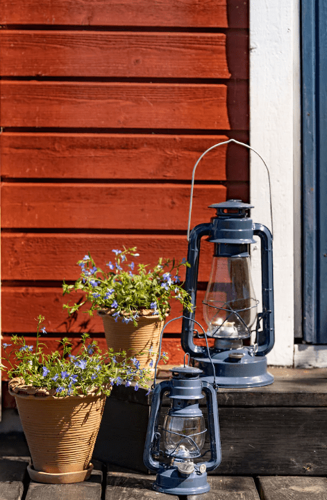 Storm Lantern small Blauw Van Strömshaga - Een lantaarn in een klassiek design die perfect past in het boothuis, op het huisje of op het strand voor maximale gezelligheid.