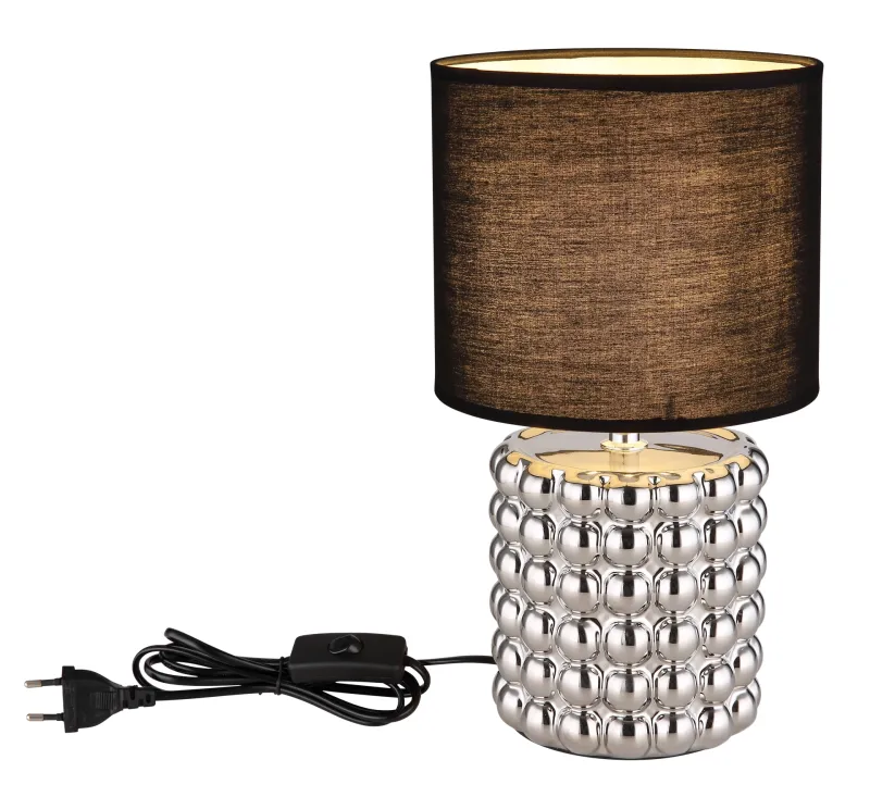Valentino 33cm Chroom tafellamp Van Globo Lighting - P&aring; en cylinderformad fot i krompl&auml;terad keramik vilar en stilren, svart textilsk&auml;rm.