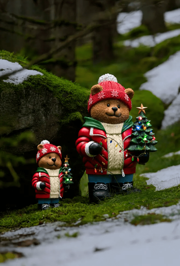 Kleine Teddybeer 38cm Veelkleurig Van Konstsmide - Verspreid kerstsfeer binnenshuis met deze charmante teddybeer in winterkleren!
