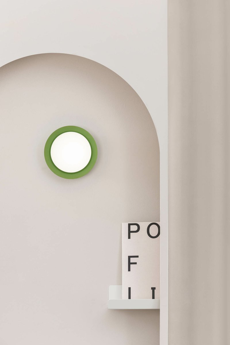 May Ø12 Groente badkamerlamp Van Faro Barcelona - May is een ronde en stijlvolle lamp, ontworpen door Faro Lab, die zowel aan de wand als aan het plafond kan worden gemonteerd.