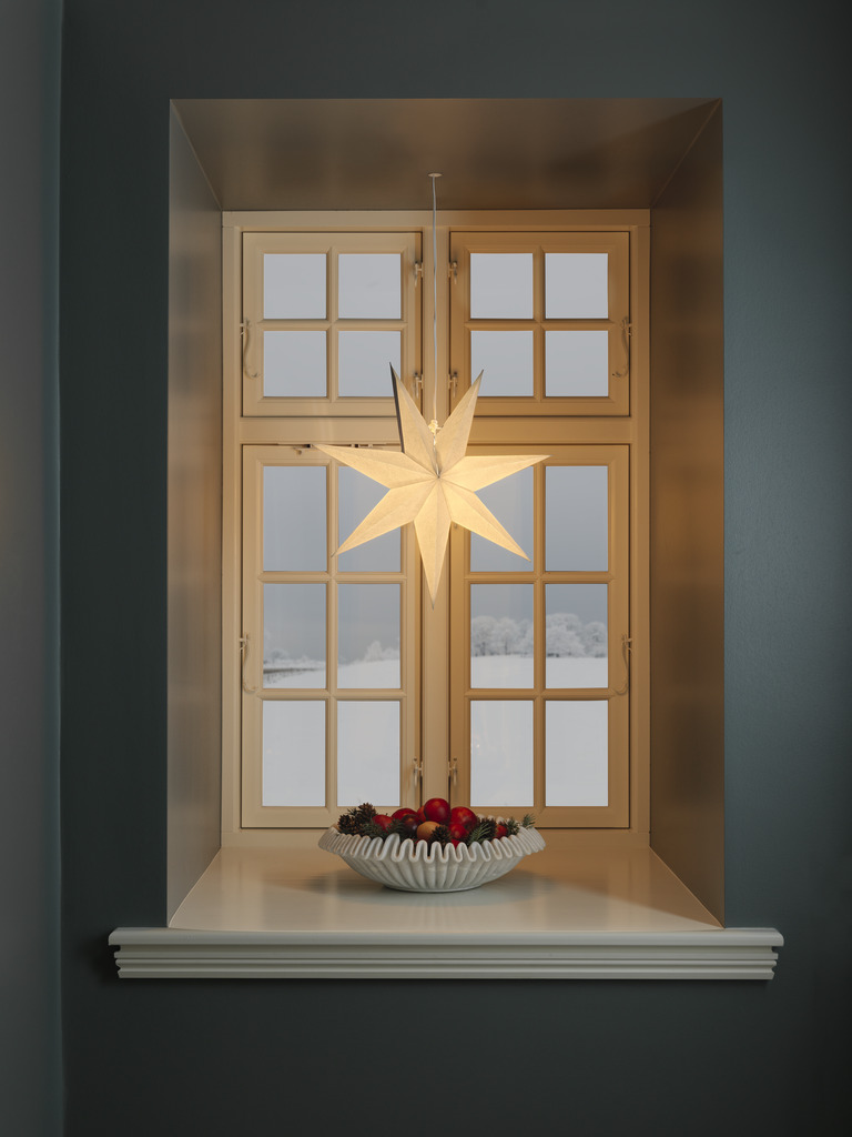 Papieren Ster Ø60 Beige Van Konstsmide - Ideaal om in het raam te hangen of tegen een mooie muur &ndash; een tijdloze decoratie die elke kamer met haar eenvoudige elegantie verfraait.