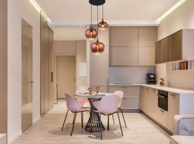 Maxy Ø48 Koper hanglamp Van Globo Lighting - Den mattsvarta och krompl&auml;terade metallstommen ger lampan en modern och sofistikerad look, medan de kopparf&auml;rgade glaskuporna med en klar och tonad gradient skapar en unik ljusupplevelse.