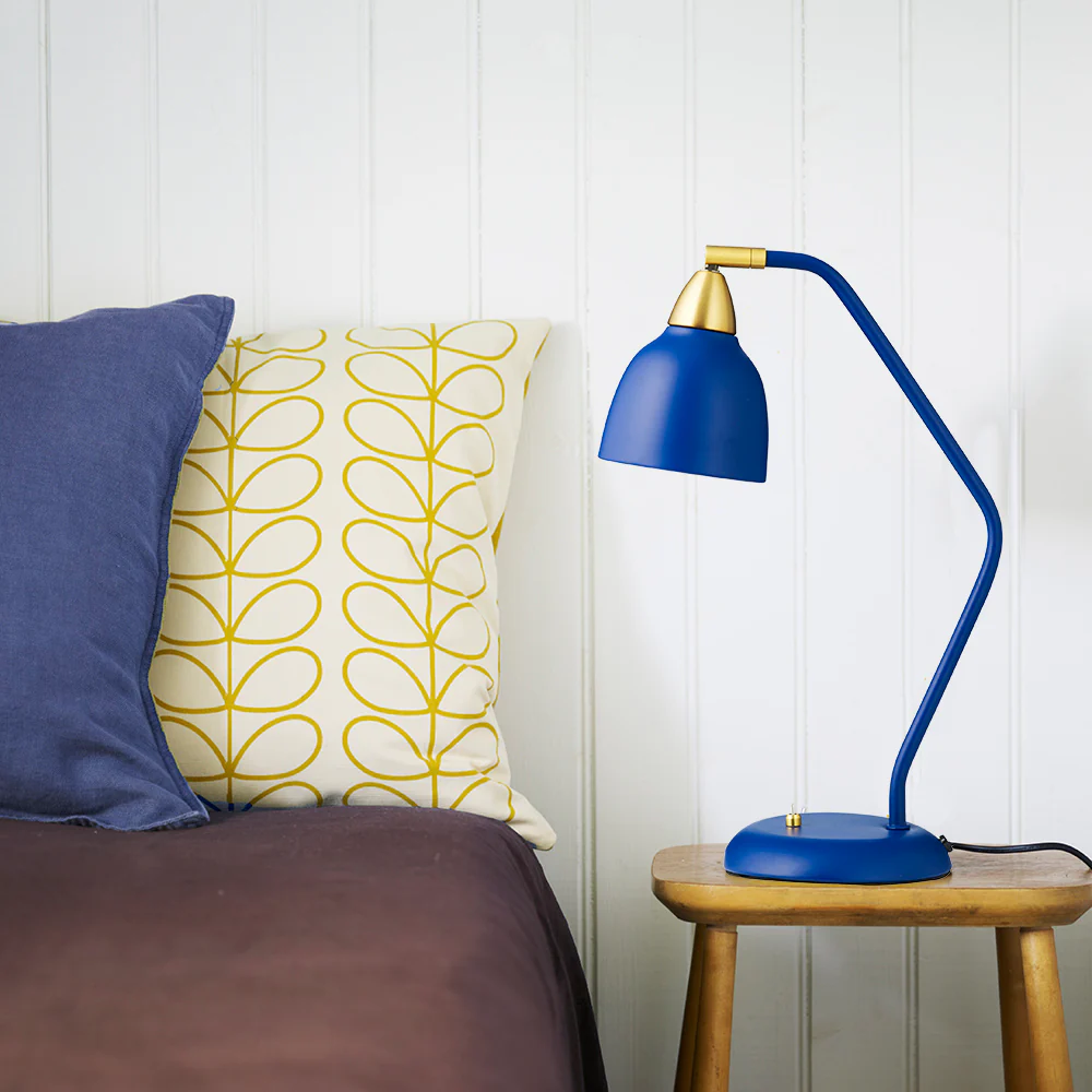 Urban 45cm Donkerblauw bureaulamp Van Superliving - Geef uw werkplek een boost met de Urban bureaulamp in een elegante, matte donkerblauwe kleur.