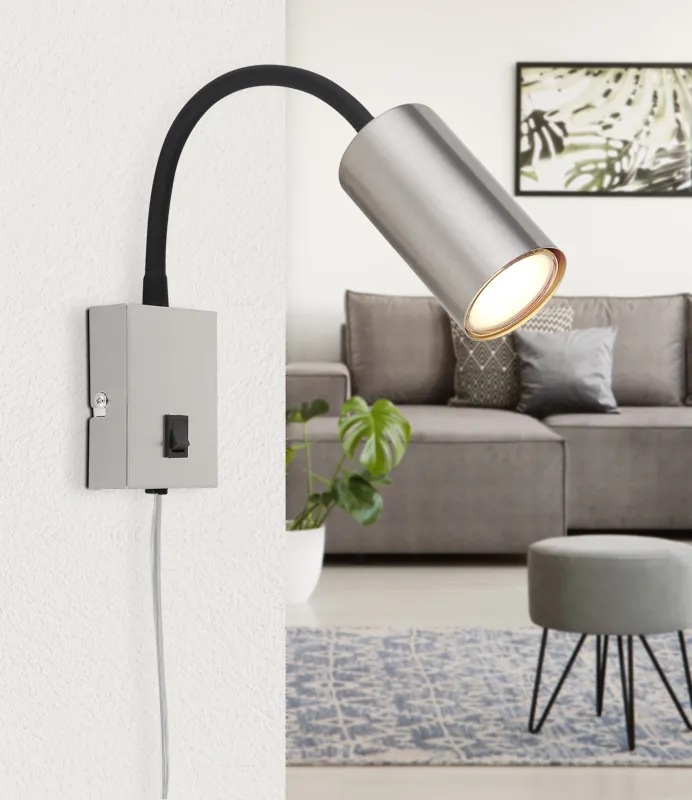 Robby Nikkel leeslamp Van Globo Lighting - Robby &auml;r en klassisk, kompakt v&auml;gglampa tillverkad i svart plast och matt nickelmetall, vilket ger en stilren och modern look.