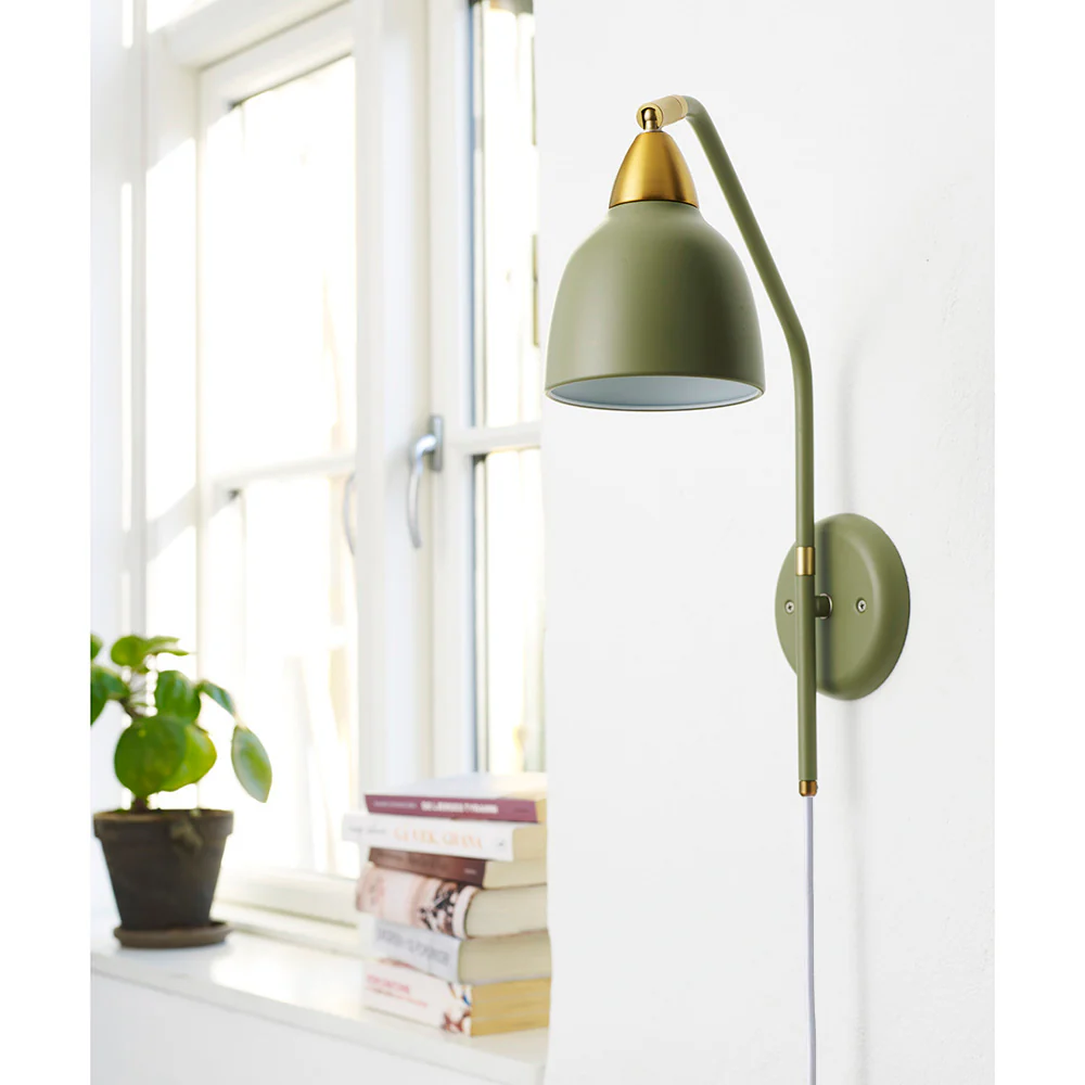 Urban 40cm Olijfgroen wandlamp Van Superliving - Urban is niet zomaar een lamp &ndash; het is een stijlvolle oplossing voor uw huis.