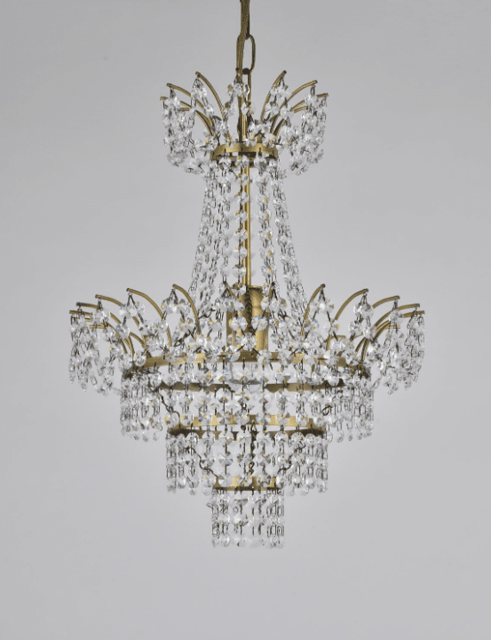 Estelle Ø35 Antiek messing kristal Van Norrsken Design - De Estelle kristallen kroonluchter in antiek messing biedt een klassieke en verfijnde uitstraling met een verfijnde toets van antiek messing.