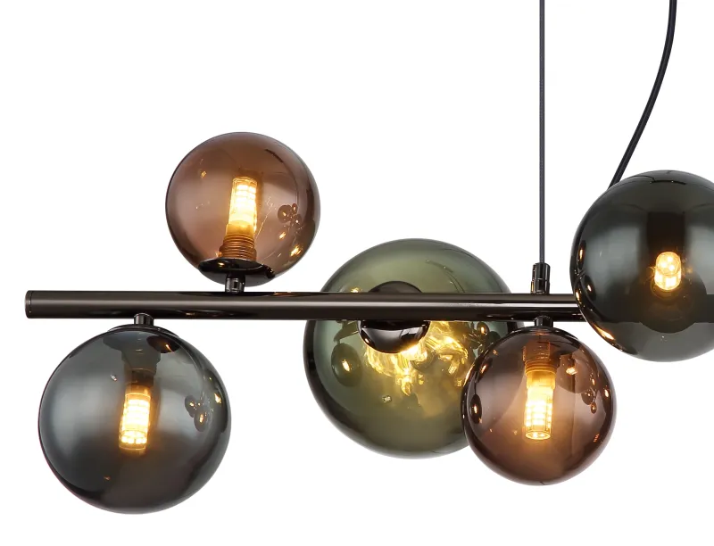 Riha 87cm Veelkleurig hanglamp Van Globo Lighting - Glaskuporna i brons, gr&ouml;nt och petrol ger lampan en unik karakt&auml;r och eleganta f&auml;rginslag som kompletterar modern inredning.