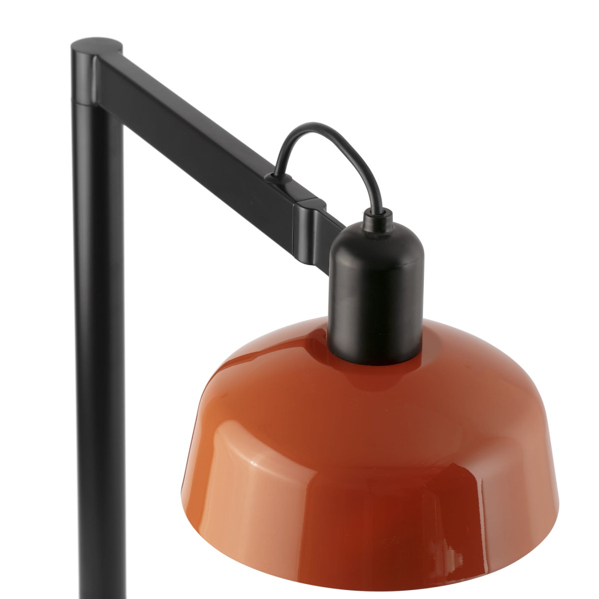 Tatawin 58cm Rood-oranje bureaulamp Van Faro Barcelona - Tatawin is een tafellamp met een zwarte structuur en een rood-oranje metalen kap die gericht, geconcentreerd licht geeft.