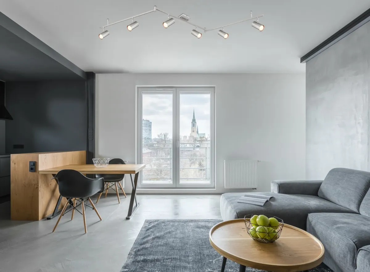 Robby 6 Nikkel spot Van Globo Lighting - Den best&aring;r av tre metallst&auml;nger, var och en utrustad med tv&aring; vridbara GU10-socklar med metallfinish.