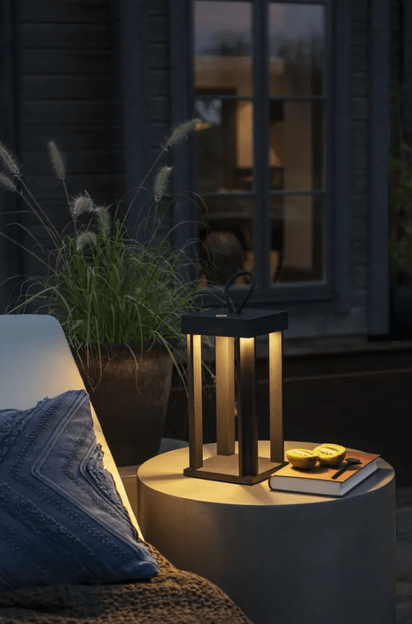 Cannes 42cm Zwart Draagbare Van Konstsmide - De lamp is voorzien van een touchdimmer, zodat u de helderheid en kleurtemperatuur zelf kunt aanpassen.