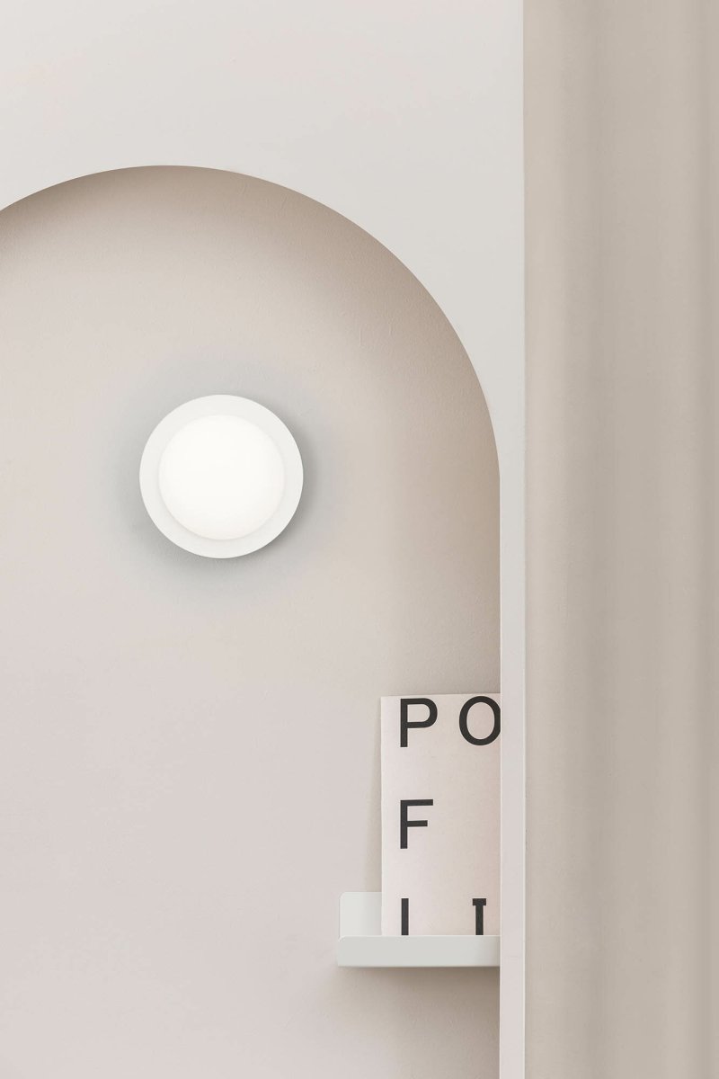 May Ø12 Wit badkamerlamp Van Faro Barcelona - Verkrijgbaar in vijf verschillende designs - perfect voor het cre&euml;ren van een uniforme en persoonlijke sfeer in elke kamer van het huis.