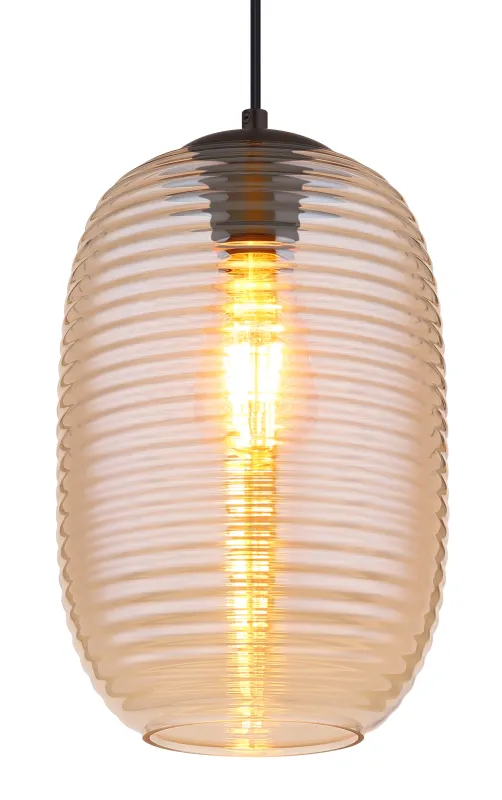 Jefrey Ø20 Amber hanglamp Van Globo Lighting - Denna eleganta taklampa &auml;r utrustad med en rund glaskupa i varm b&auml;rnstensf&auml;rg.