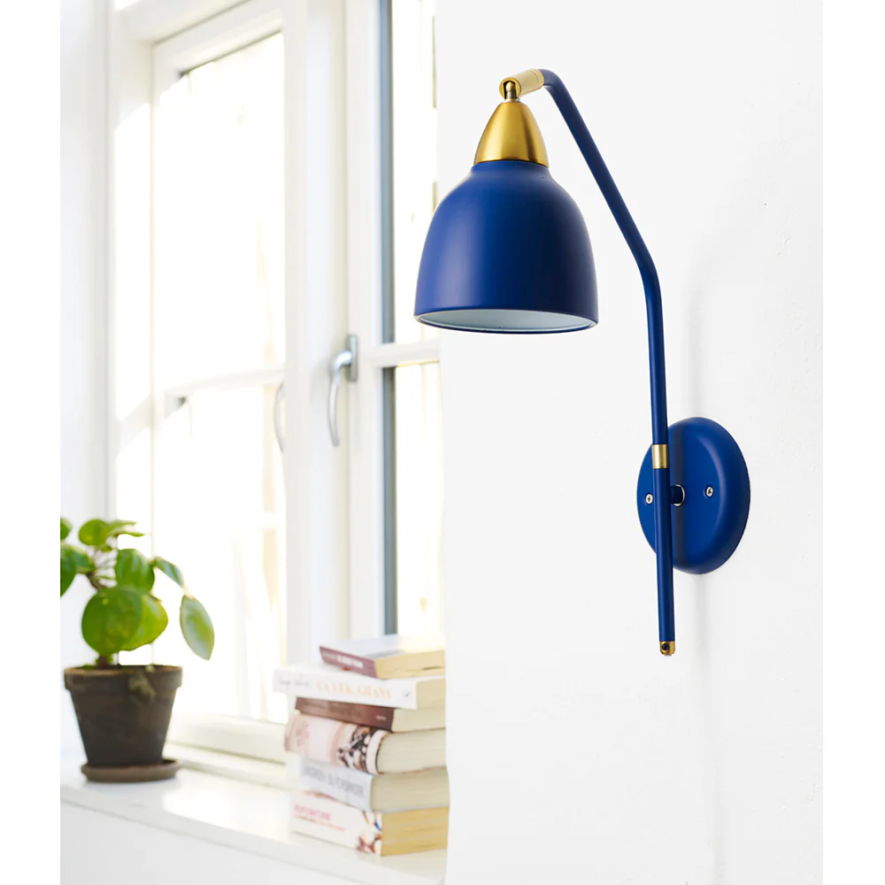 Urban 40cm Blauw wandlamp Van Superliving - Urban is niet zomaar een lamp &ndash; het is een stijlvolle oplossing voor uw huis.
