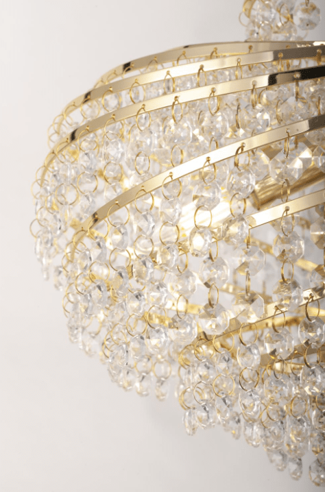 Isabelle Ø40 Goud kristal Van Norrsken Design - De prachtige, met de hand geslepen Klasse 1 K9-kristallen schitteren in het licht en geven een gevoel van exclusiviteit.