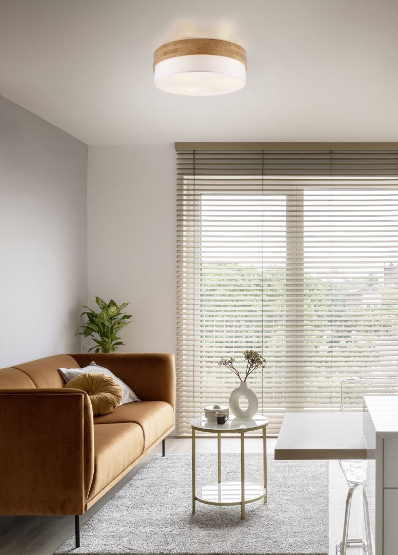 Seasons Ø50 Wit plafondlamp Van Trio Lighting - De Seasons plafondlamp combineert eenvoudige vormen met natuurlijke materialen en cre&euml;ert een harmonieuze en uitnodigende sfeer.