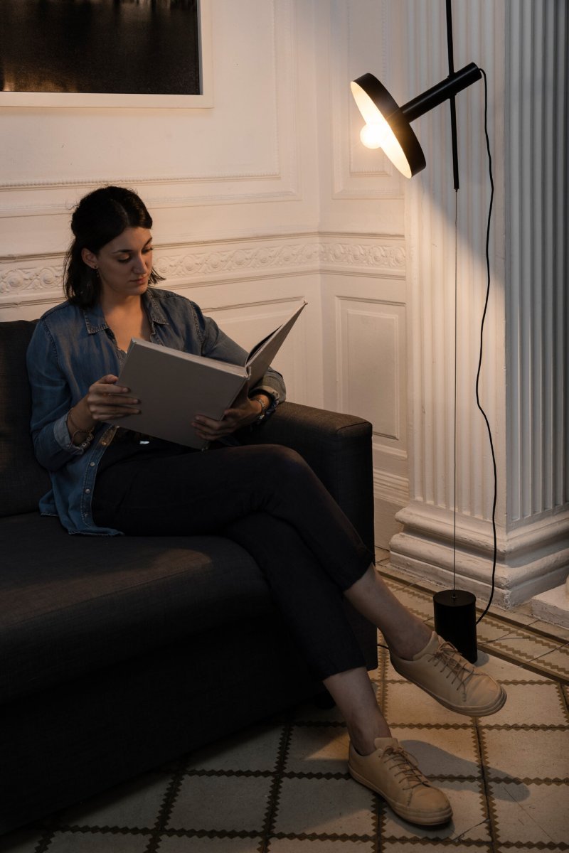 Whizz 120cm Zwart hanglamp Van Faro Barcelona - Whizz is ideaal te combineren met een decoratieve filamentlamp om de uitstraling te benadrukken en sfeervolle verlichting te cre&euml;ren met een focus op design.