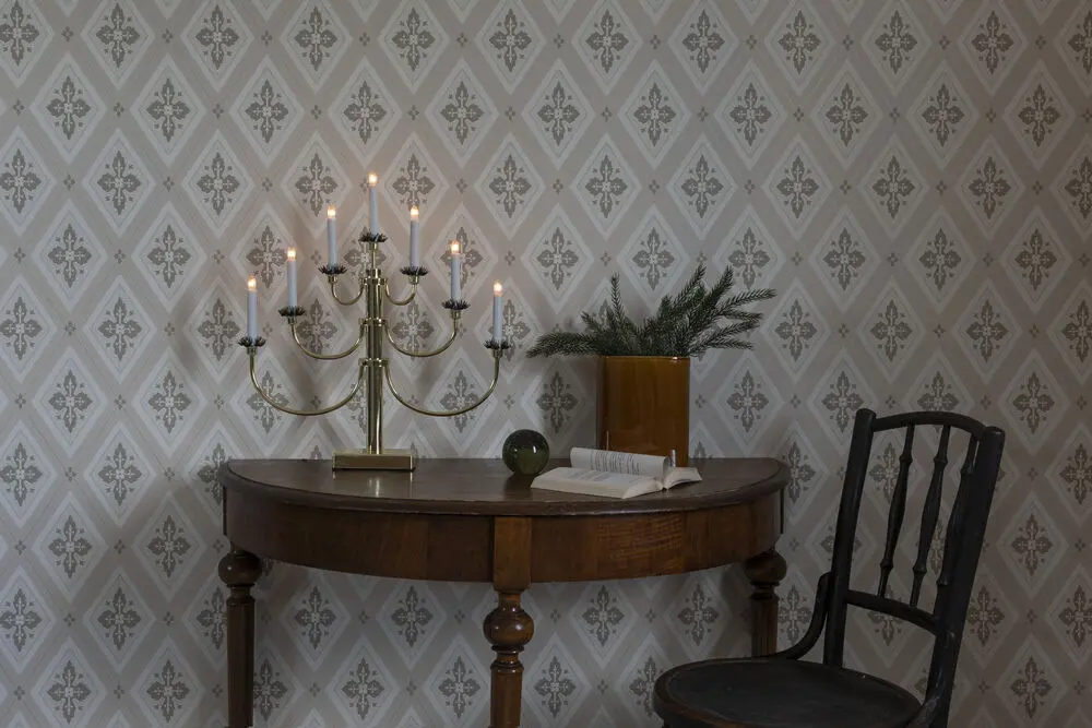 Candelabra 7 Lights Messing Van Konstsmide - Het klassieke design met de zeven lampen en decoratieve details zorgt voor een tijdloos en luxe gevoel.