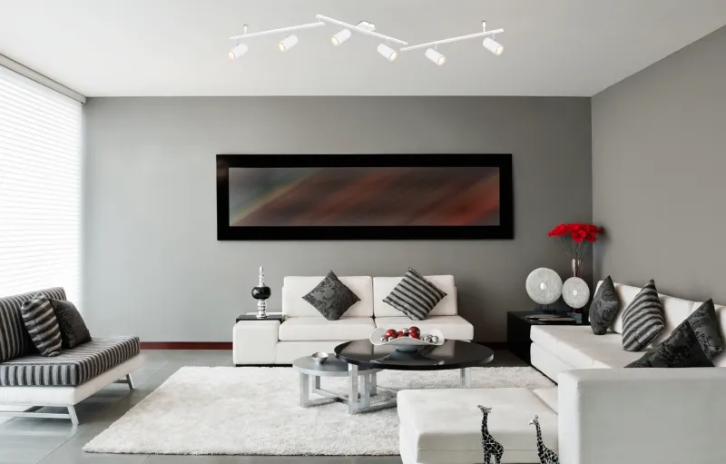 Robby 6 Wit spot Van Globo Lighting - Den best&aring;r av tre metallst&auml;nger, var och en utrustad med tv&aring; vridbara GU10-socklar med metallfinish.