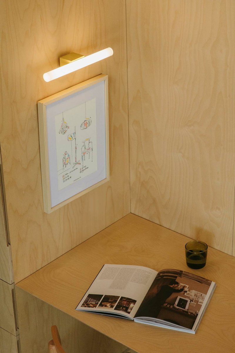 Calma 30cm Geel badkamerlamp Van Faro Barcelona - Calma is een wandlamp met een gele afwerking, perfect voor algemene verlichting in bijvoorbeeld keukens, gangen of gangen.