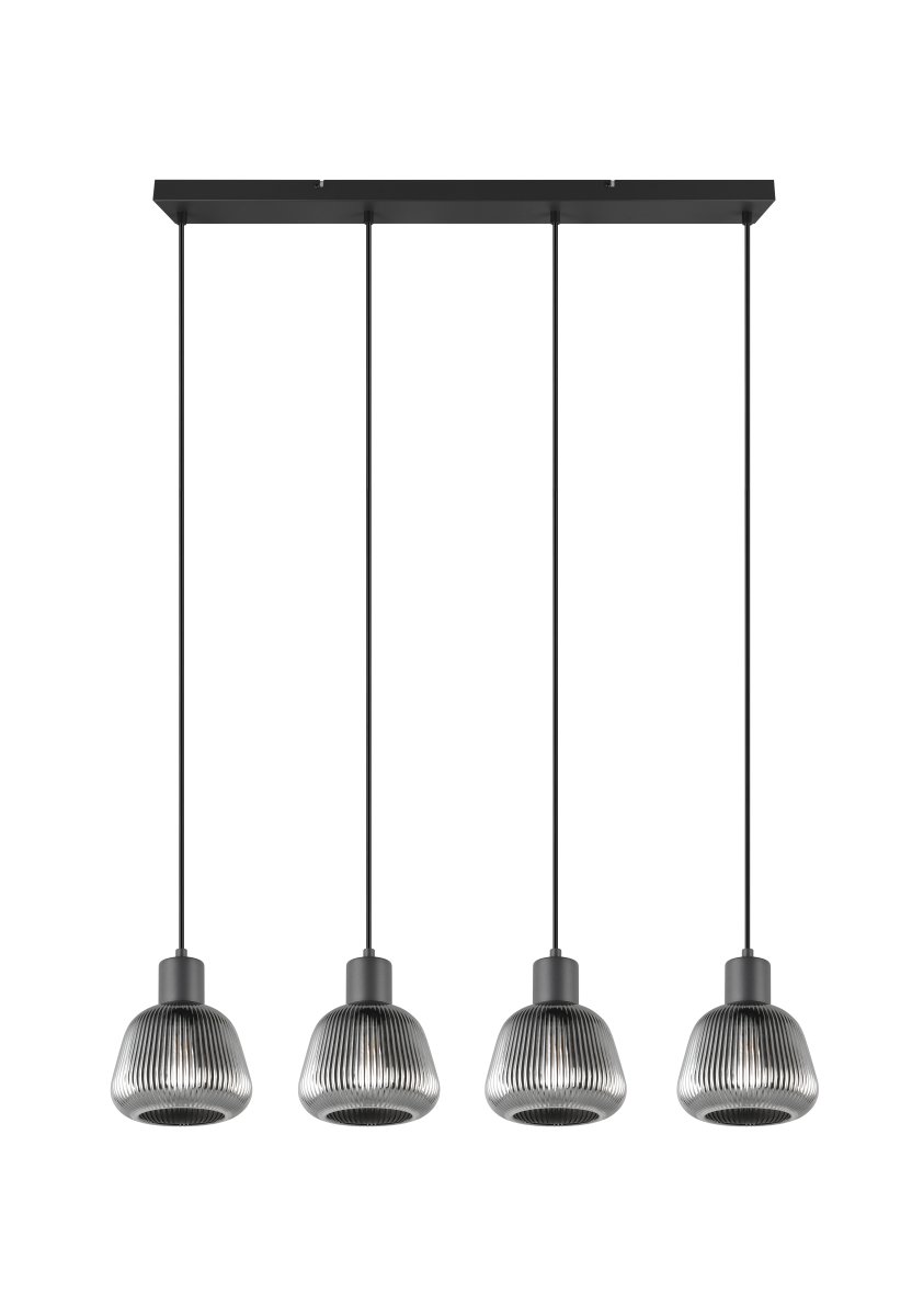 Tarifa 90cm Rookgrijs hanglamp Van Trio Lighting - Het matzwarte metaal en de vier rookgrijze glazen geven de kamer een verfijnde en tijdloze uitstraling.