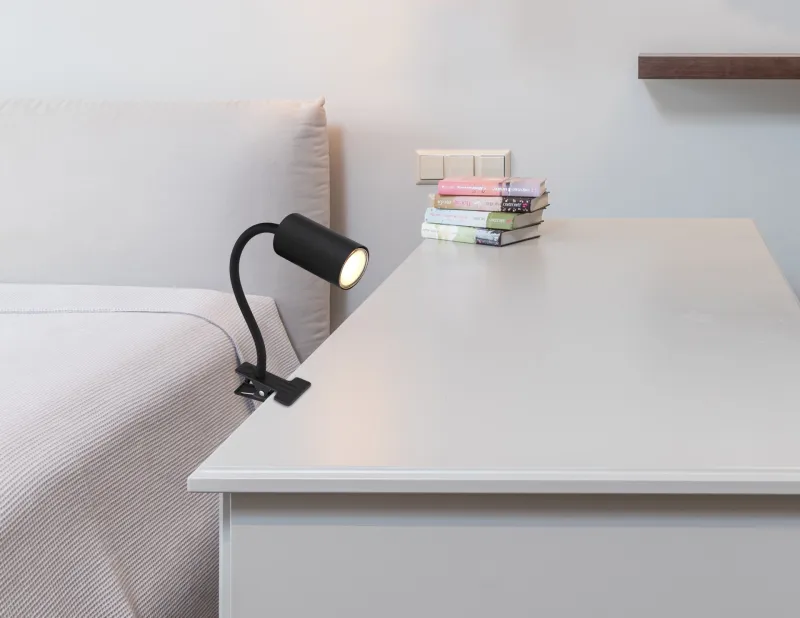 Robby Zwart klemlamp Van Globo Lighting - Den lilla klassiska kl&auml;mlampan Robby kombinerar stil och funktion med sin design i vit metall.