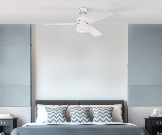 Alta Vista Ø122 Wit Van Westinghouse - De ventilator heeft een witte afwerking met omkeerbare bladen in de kleuren wit en licht esdoornhout, waardoor u het uiterlijk kunt personaliseren.